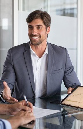 financial-advisor-consulting-2021-08-27-09-42-26-utc